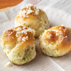 Garlic Knots w Tomato Sauce side